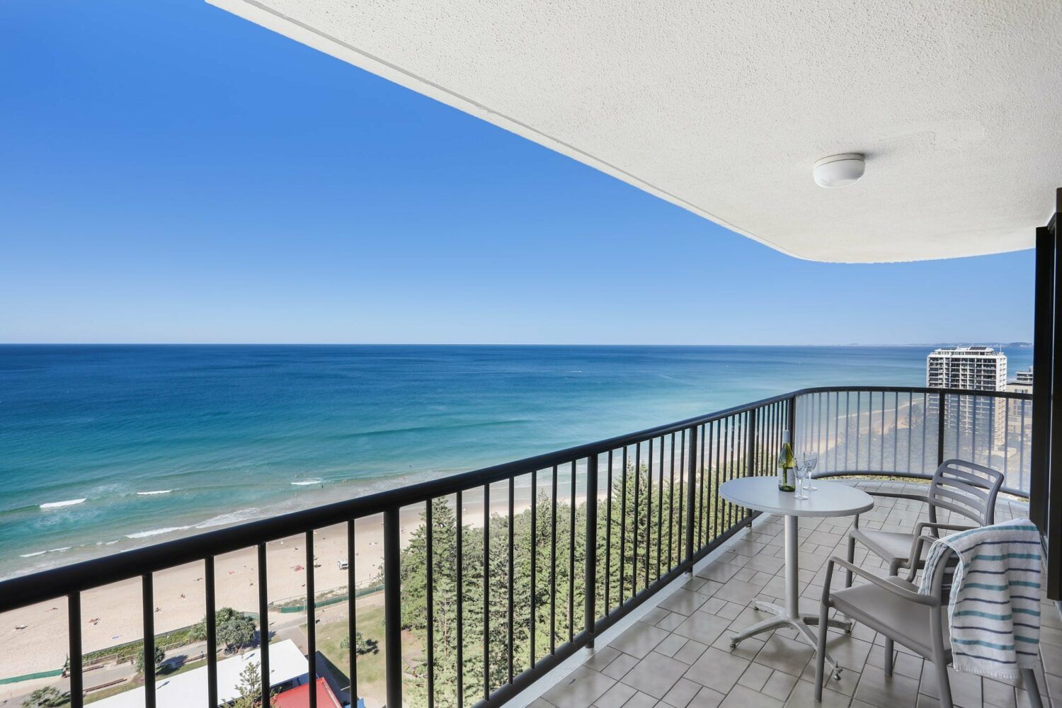 Apartments in Main Beach DeVille Apartments