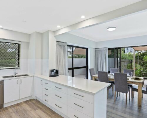 Gold-Coast-3-bedroom-family-garden-view-apartments-room-3 (8)