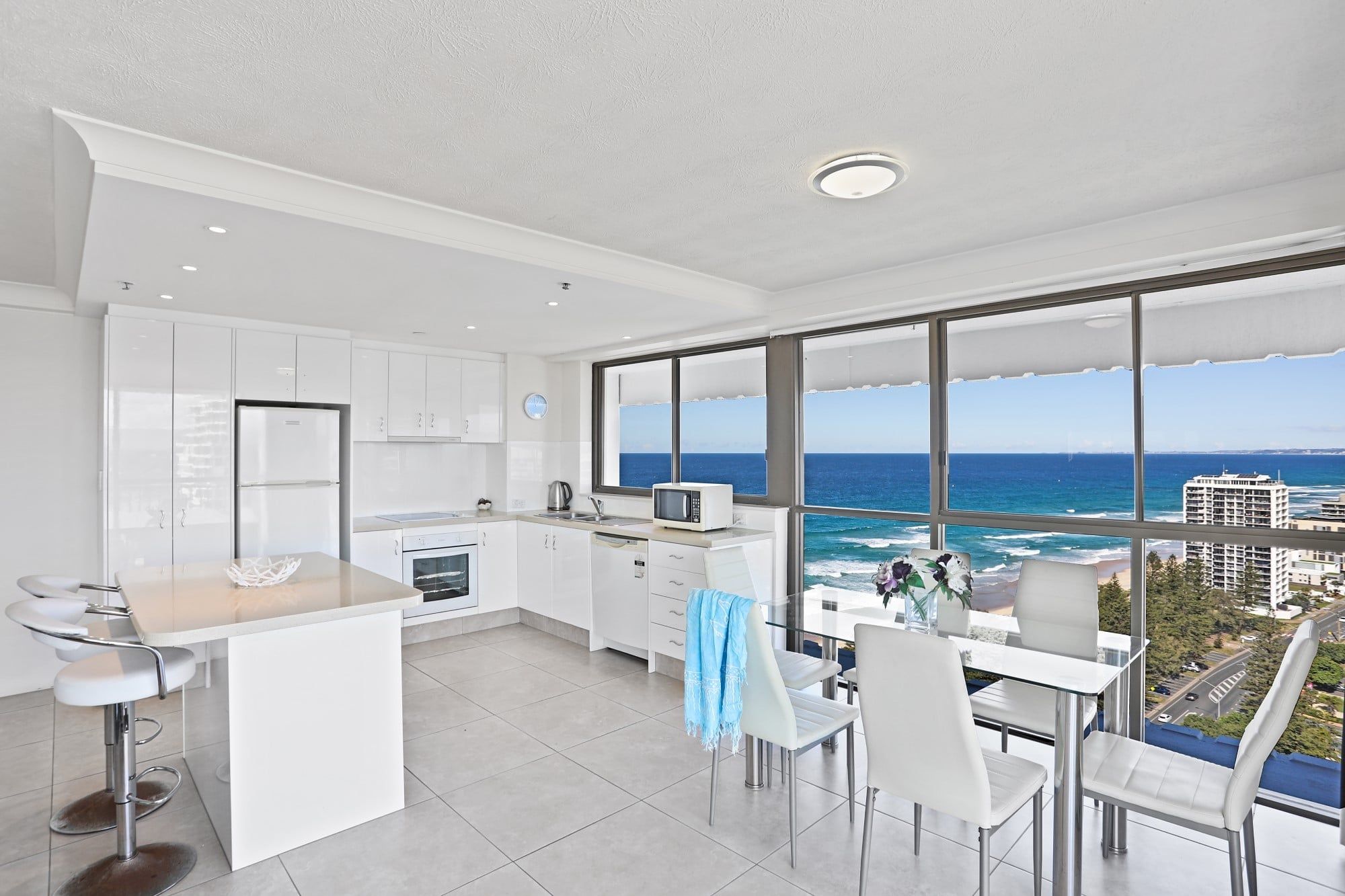 pessimist min skrive Main Beach Accommodation Gold Coast - DeVille Apartments